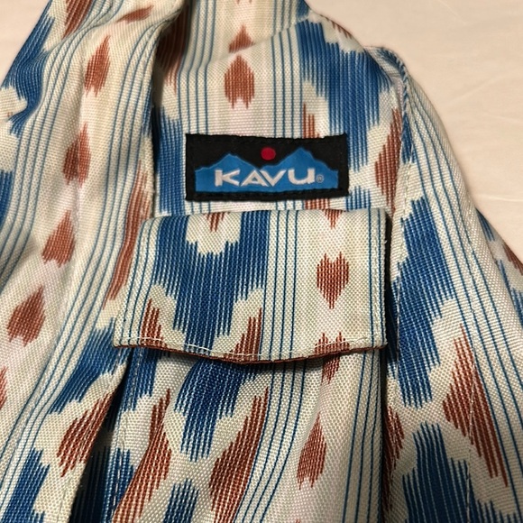 Kavu Blue and White Belt Bag with Geometric Pattern - Picture 2 of 9